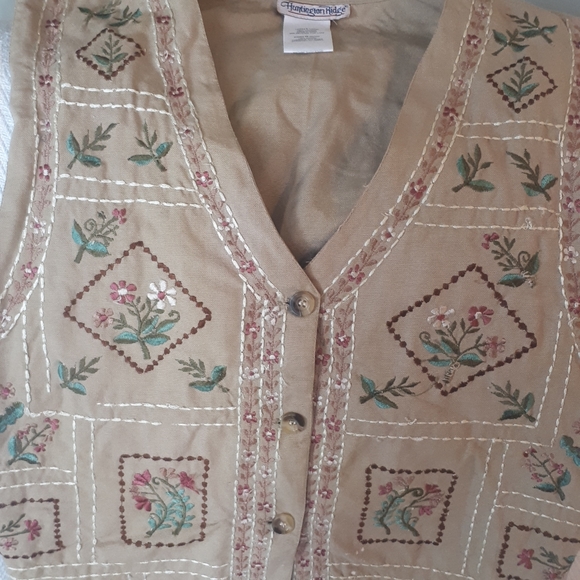 Unique vintage embroidered floral vest - Picture 4 of 11